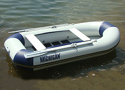 Фото гребной лодки серии "Drive M" со смещаемым задним сиденьем, щелкнуть мышью для просмотра в увеличенном масштабе